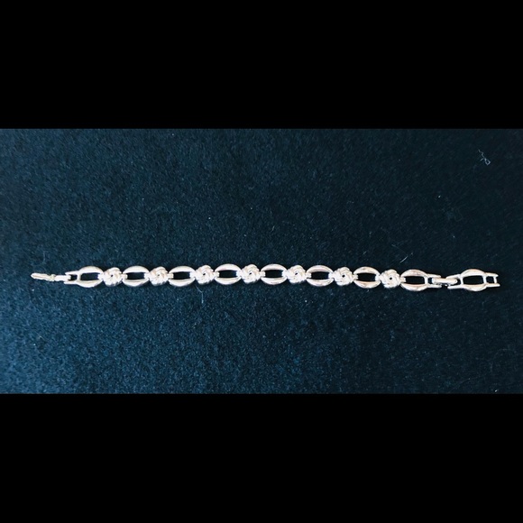 SilverTone Link Bracelet - Picture 5 of 6
